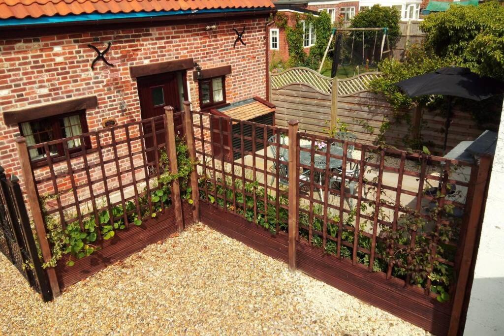 Lowlands Cottage Beccles Esterno foto